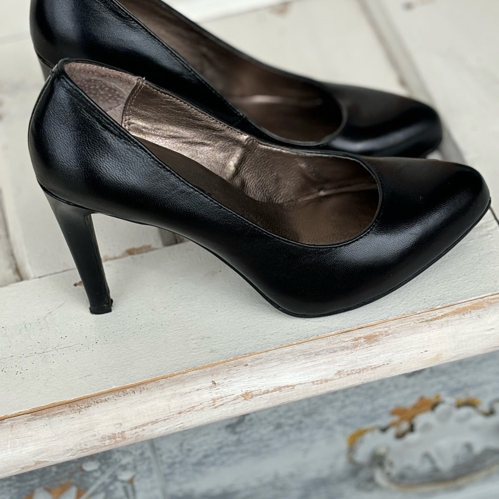 Moda  Spano Black leather 4” pumps style Emery